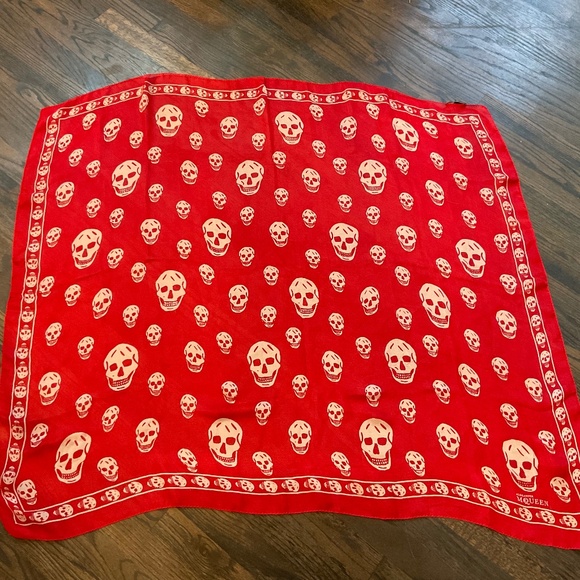 Alexander McQueen Accessories - Alexander McQueen Skull Scarf
